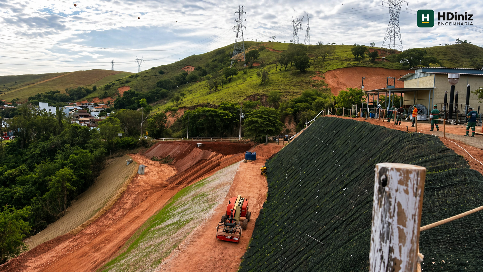 Taludes com hidrossemeadura e controle de erosão em obra geotécnica